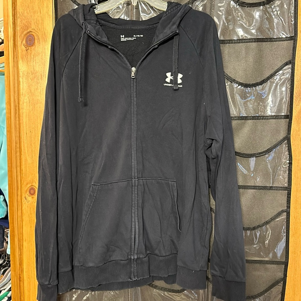 Men’s under armor, extra large zipper hoodie